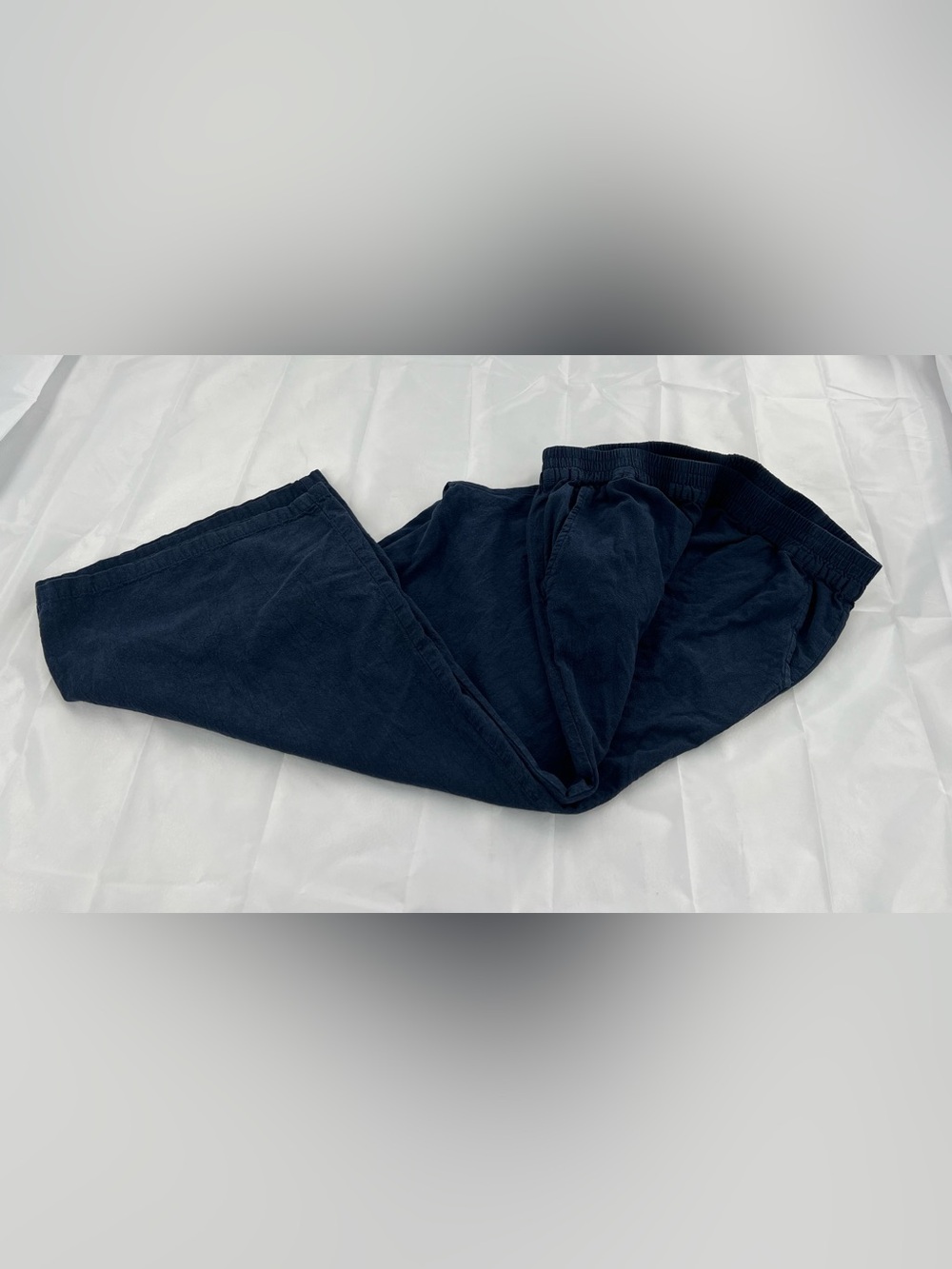 Relaxed Wide-Leg Women's Pants in Navy - Picture 3 of 7